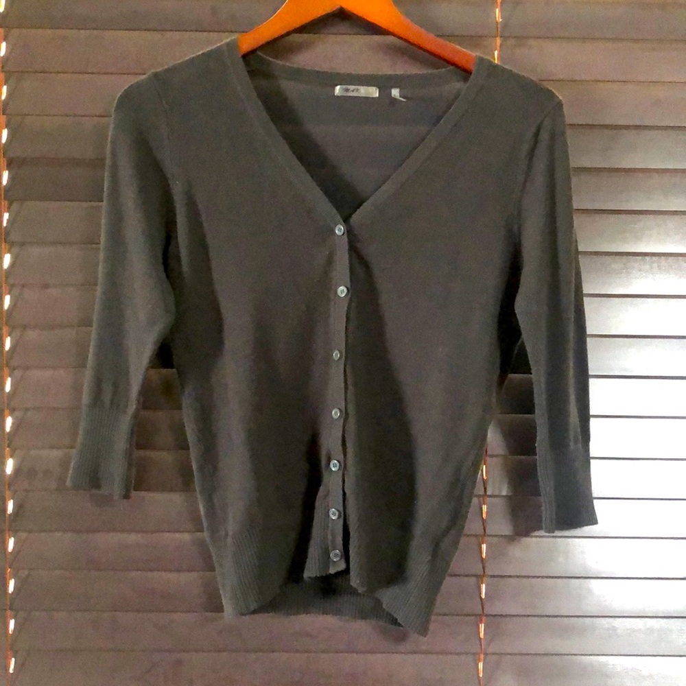 Grey, 3/4 sleeve sweater